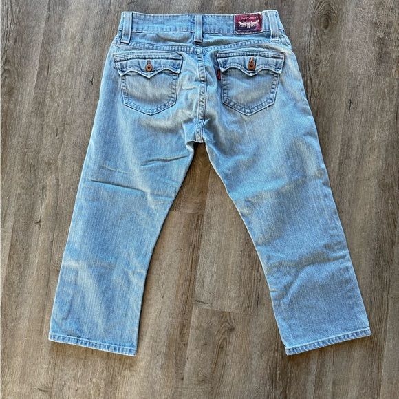 Levi’s Low Rise 542 Capris - Picture 5 of 7